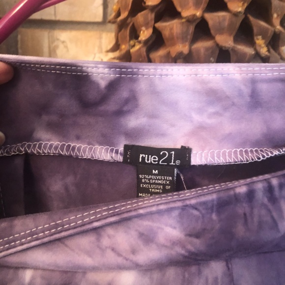 Ruffle bottom Purple Tye Dye stretchy shorts by RUE 21 size Medium - Picture 7 of 7